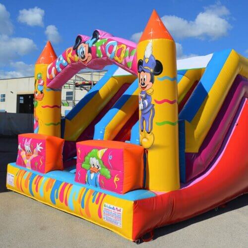 1 Toboganul gonflabil Arena – Distracție alături de personajele preferate! 🎈🎭