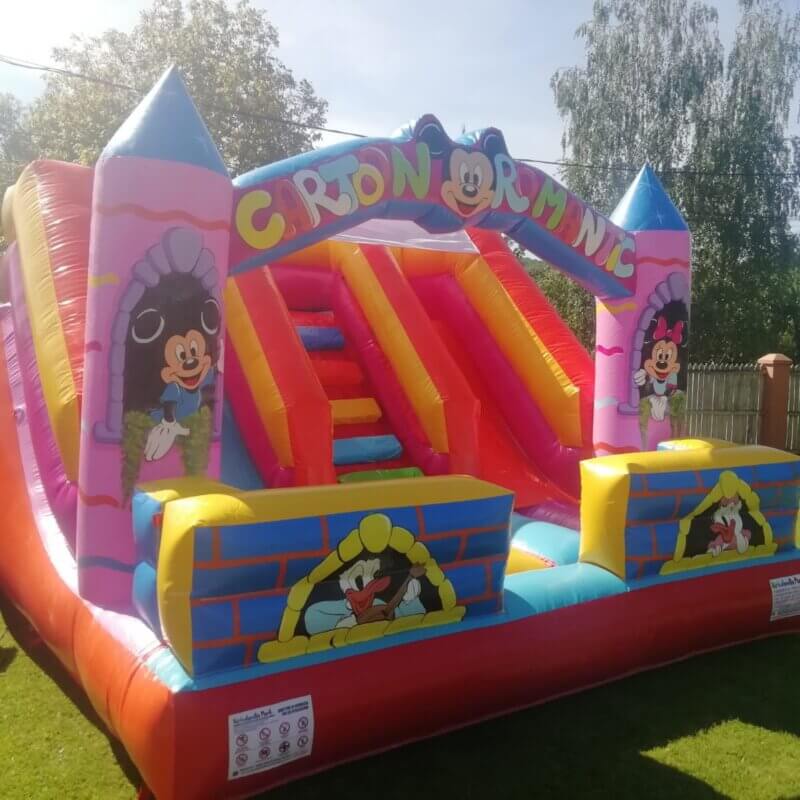 Toboganul gonflabil Arena – Distracție alături de personajele preferate! 🎈🎭