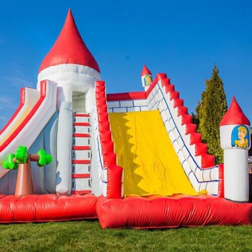 Toboganul gonflabil Himalaya – Muntele distracției și adrenalinei! 🏔️🎉