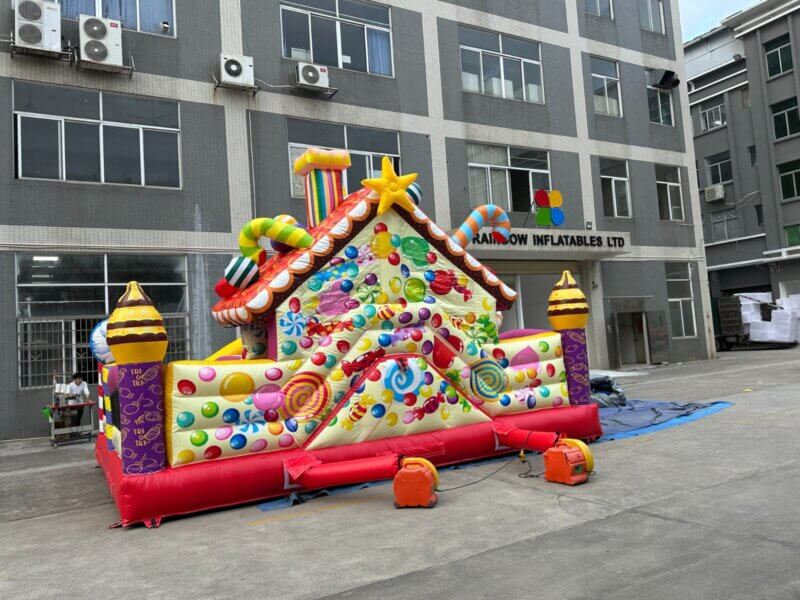 Spatiu-de-joaca-gonflabil-Candy-House-3 Toboganul Candy House