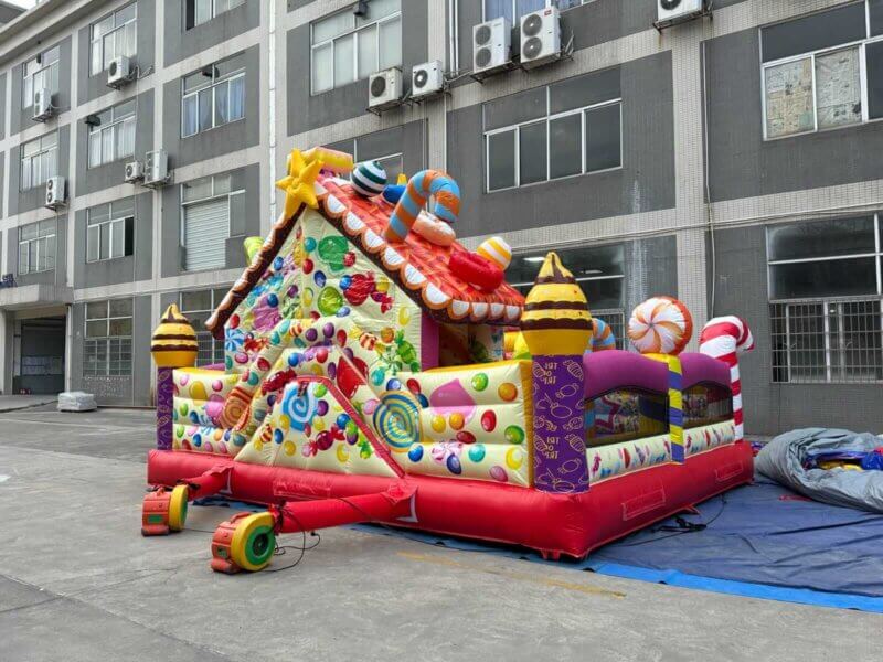 Spatiu-de-joaca-gonflabil-Candy-House-6 Toboganul Candy House