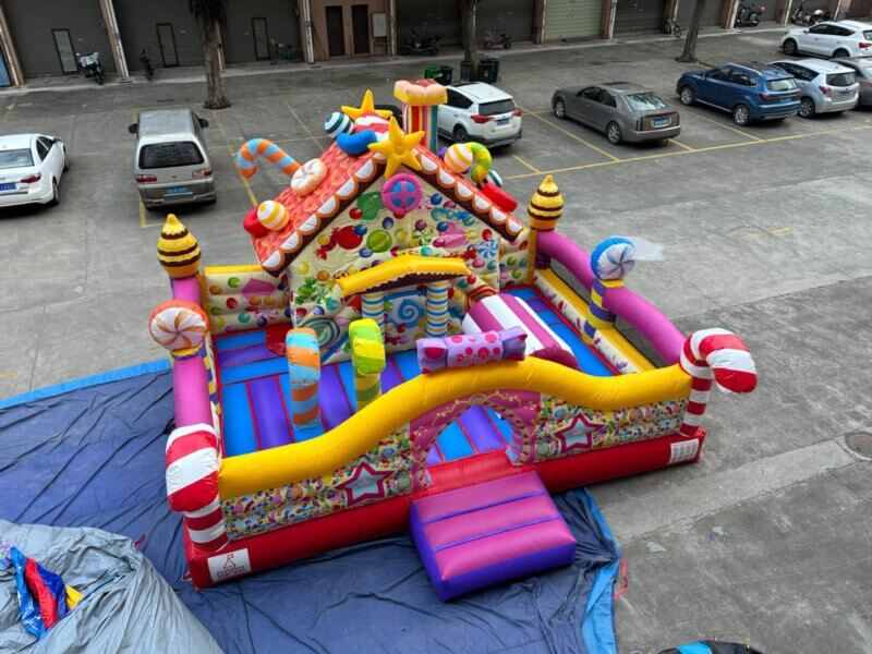 Spatiu-de-joaca-gonflabil-Candy-House-7 Toboganul Candy House