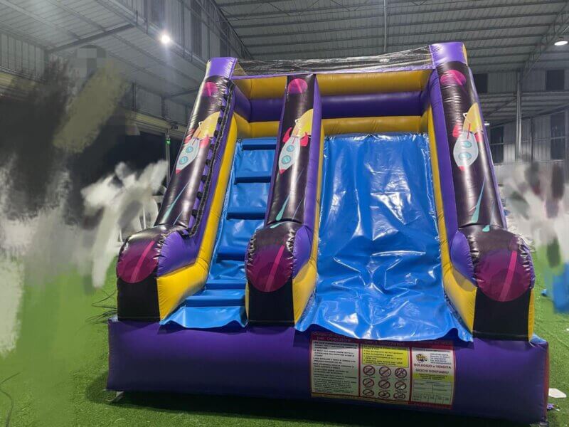 Toboganul gonflabil Space Mini – Aventură printre stele, oriunde vrei! 🌙🚀