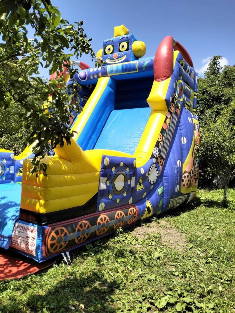 Tobogan-gonflabil-Transformer-8 Toboganul gonflabil Transformer – Distracție robotică de mare anvergură! 🤖🚀