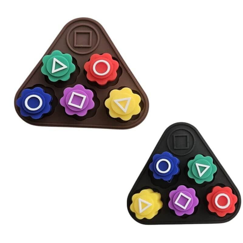 Gonggi joc traditional coreean, Squid Game/Jocul Calamarului, set 5 piese multicolore, tabla triunghiulara, 7x6.5 cm