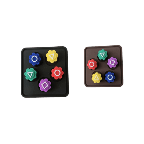 Gonggi joc traditional coreean, Squid Game/Jocul Calamarului, set 5 piese multicolore, tabla patrata