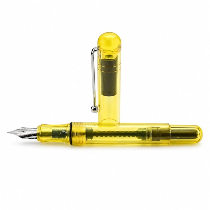 WhatsApp Image 2026-04-28 at 10.01.37 Stilou Transparent Galben cu Design Modern si Penita Metalica, alimentare cu pompita sau rezerve