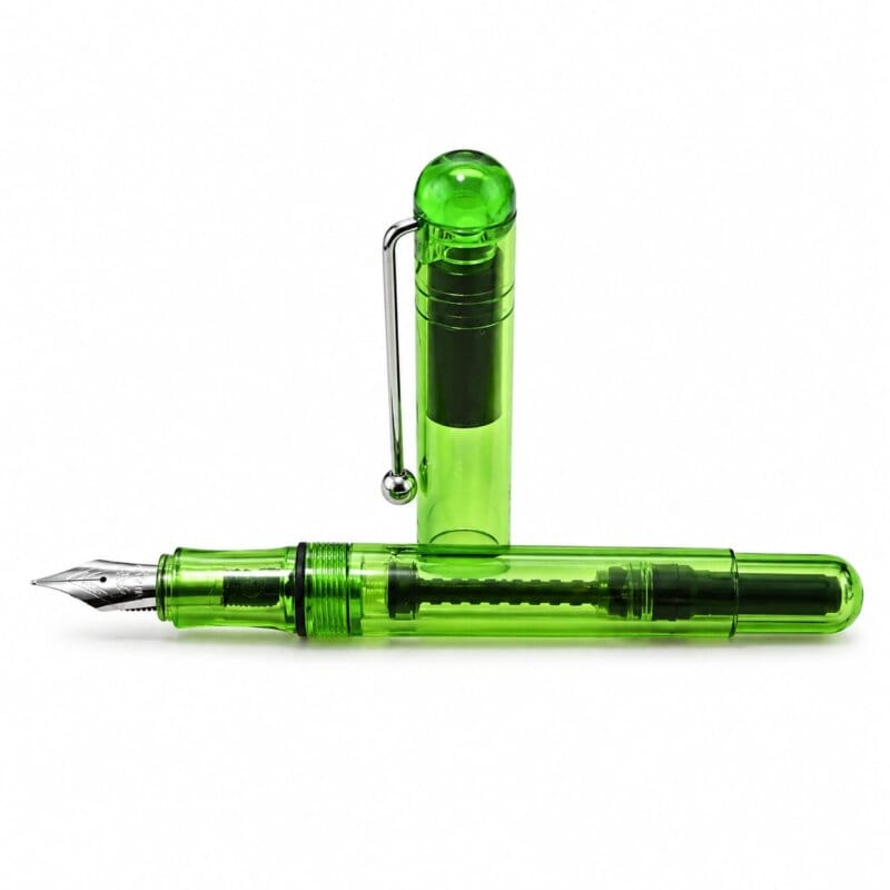 WhatsApp Image 2026-04-28 at 10.07.21 Stilou Transparent Verde cu Design Modern si Penita Metalica, alimentare cu pompita sau rezerve